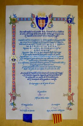 DIPLOMA EN PERGAMINO DE LA MEDALLA DE LA CÁMARA DE CUENTAS DE ARAGÓN